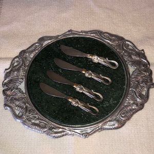 Arthur Court round cheese board with 4 spreaders